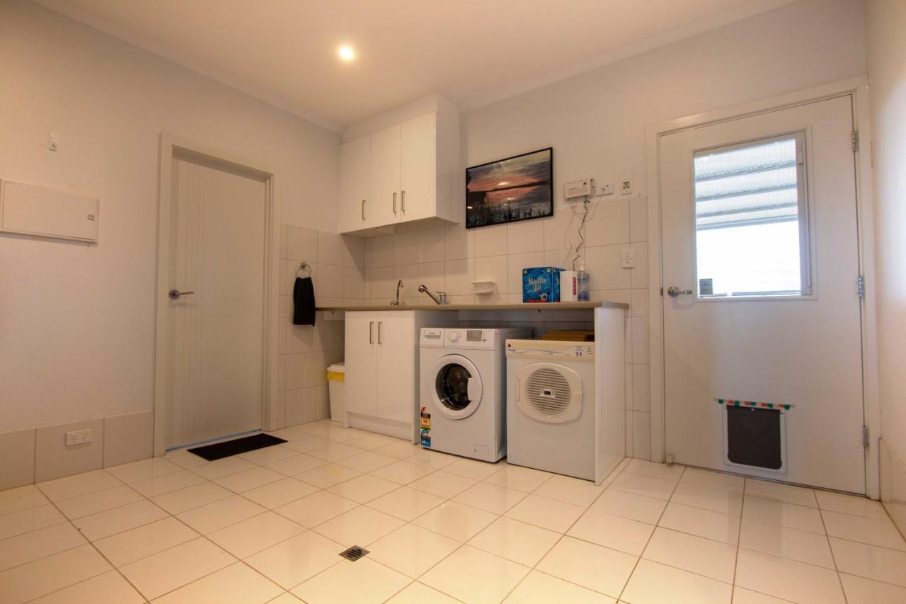 Coorong Island Retreat - Farm Stay At Pet Friendly Property 매닌지 외부 사진