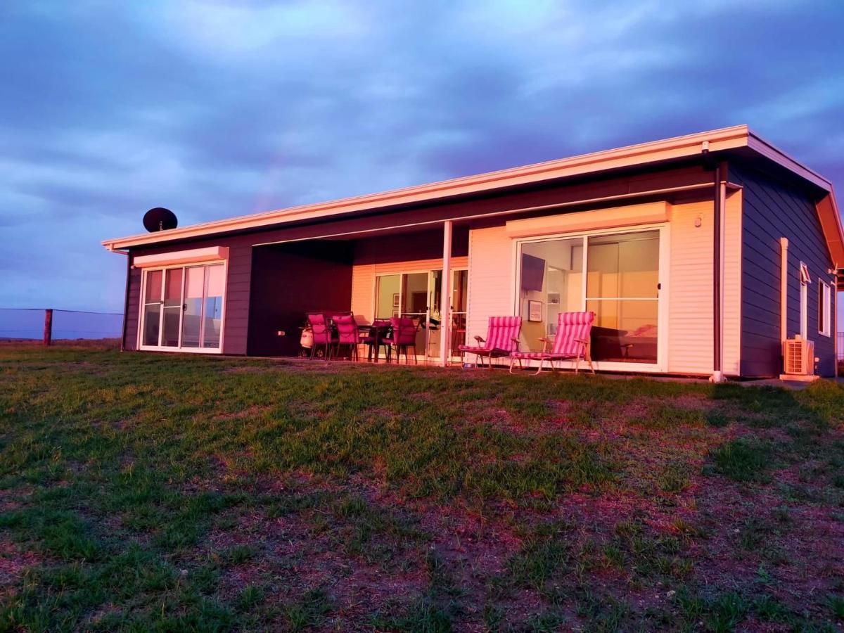Coorong Island Retreat - Farm Stay At Pet Friendly Property 매닌지 외부 사진
